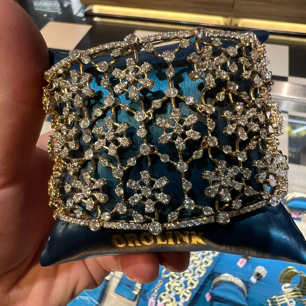 Gold Diamond Bangle Snowflake and Diamond design 40gr of Gold