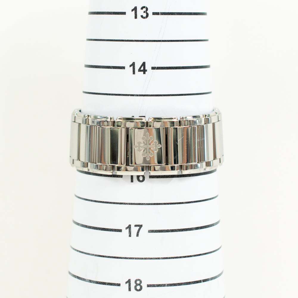 Patek Philippe 4910/10A-011 (2013)