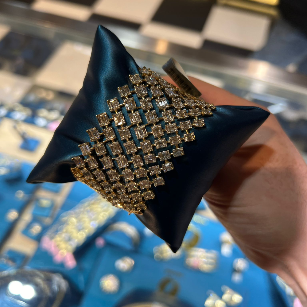 Gold Diamond Bangle Snowflake and Diamond design 40gr of Gold