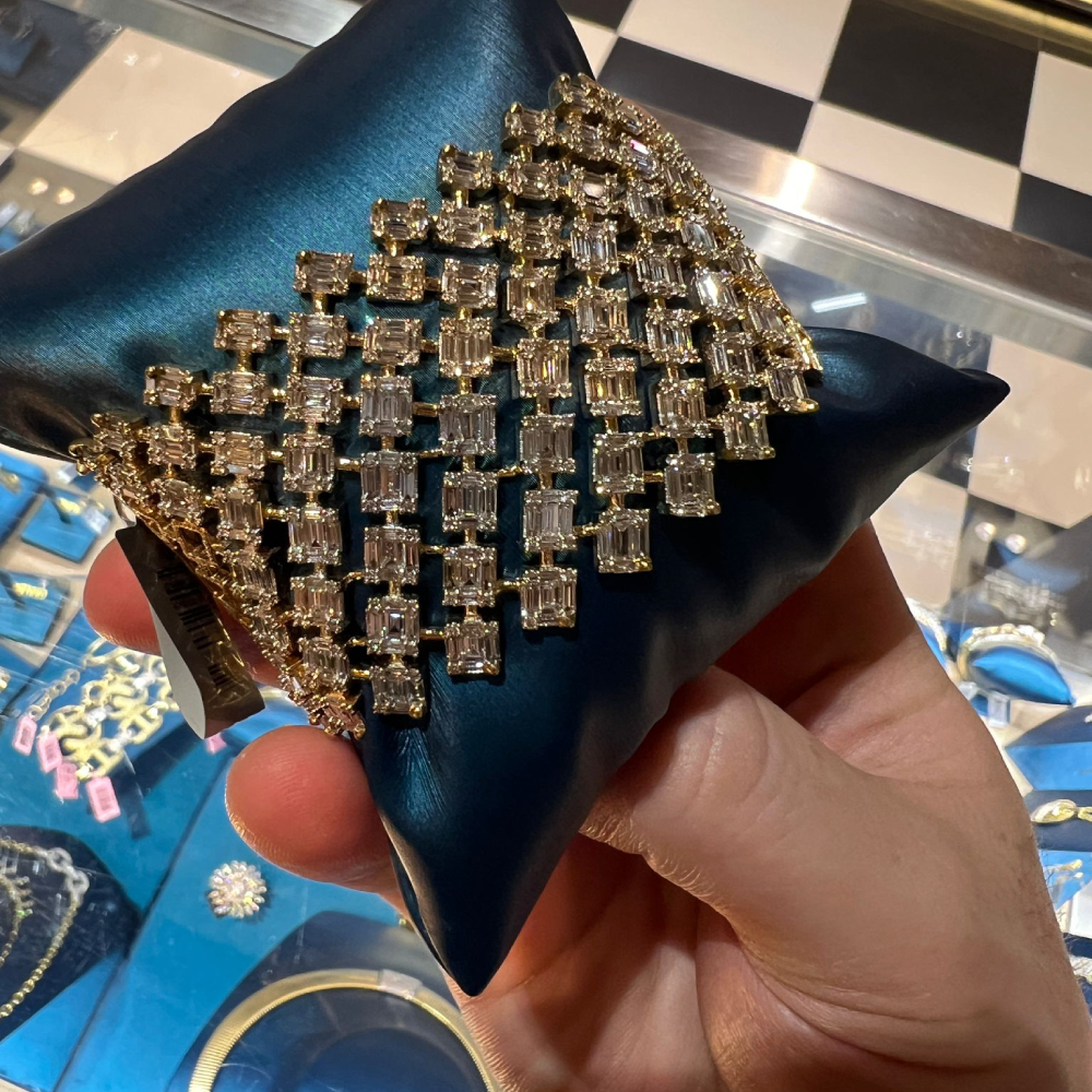 Gold Diamond Bangle Snowflake and Diamond design 40gr of Gold
